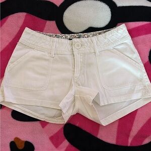 Iris Basic Women’s White Shorts